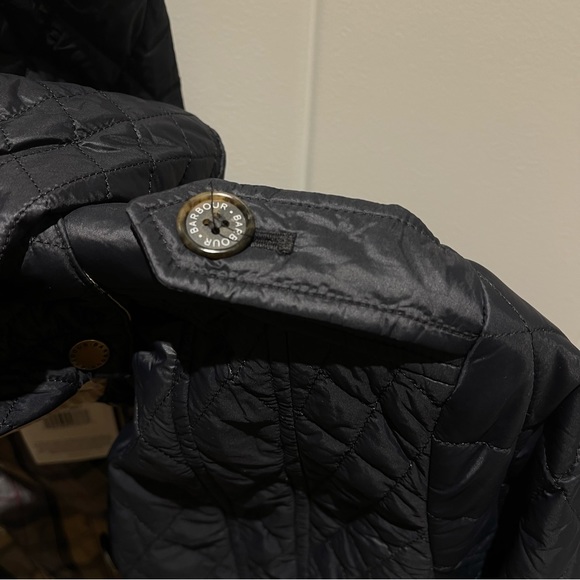 Barbour Evie Quilted Jacket in Black (US 4 / UK 8) - Picture 10 of 16